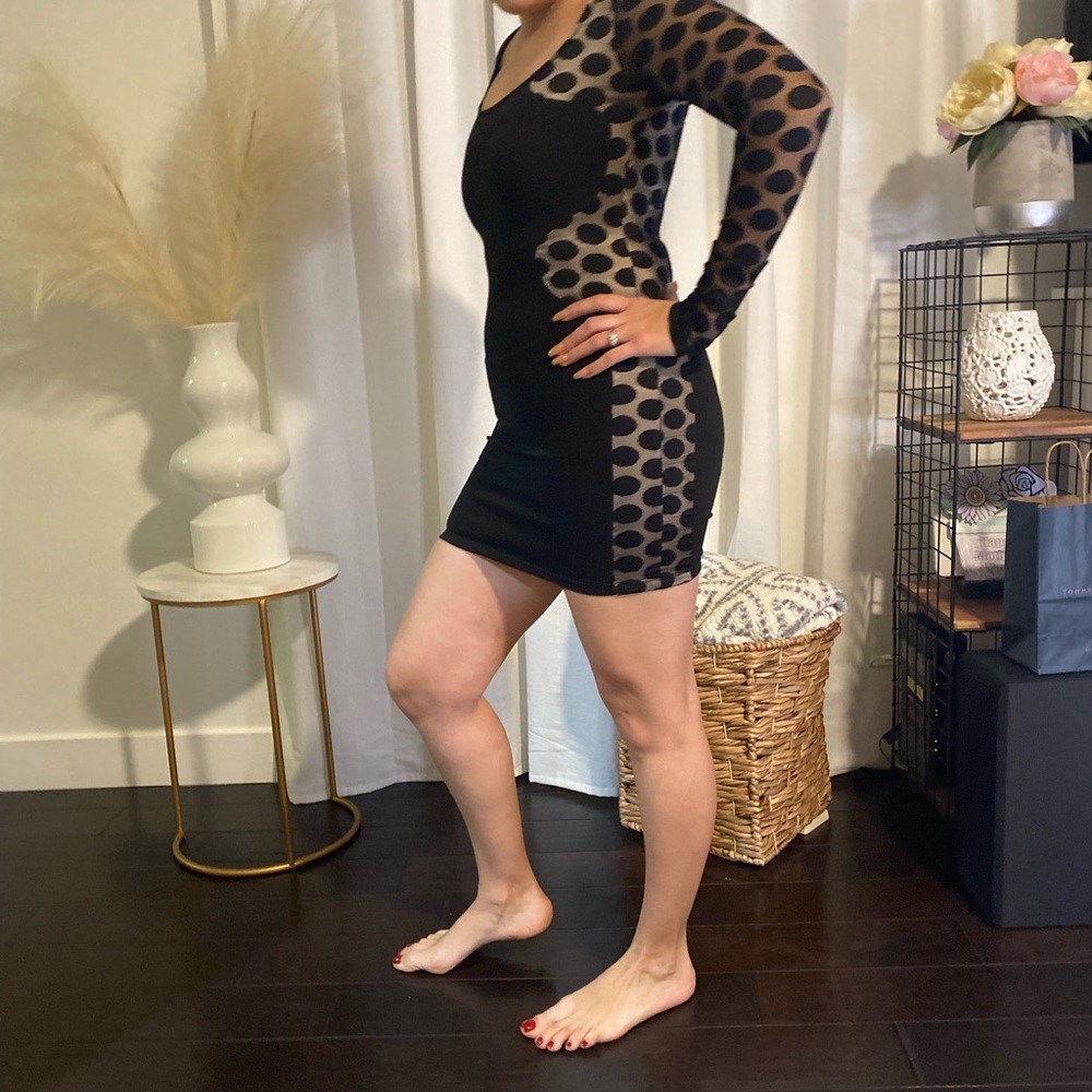 Dresses - Picture 3 of 3